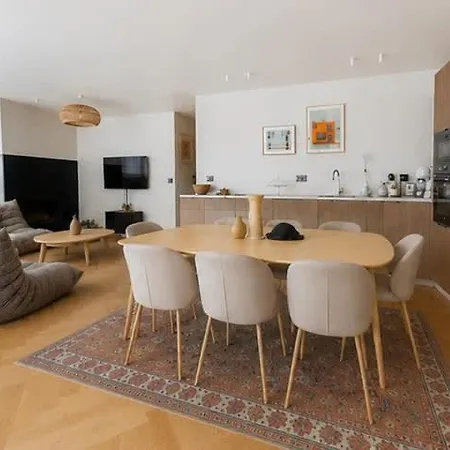 Spacious Flat In The Heart Of דירה
