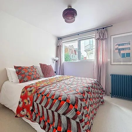 Spacious Flat In The Heart Of דירה *