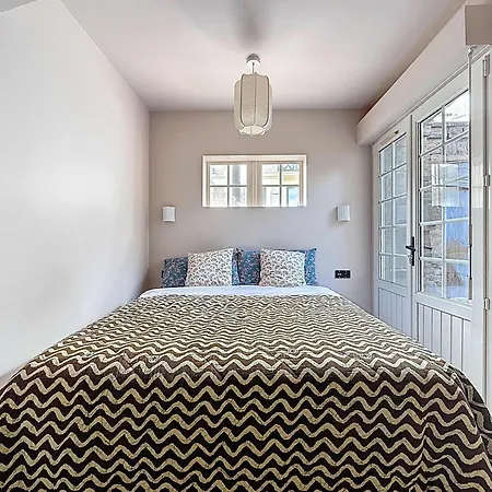 Spacious Flat In The Heart Of דירה דוביל