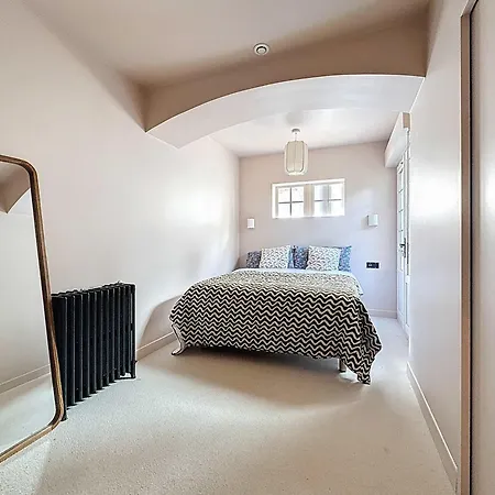 Spacious Flat In The Heart Of דירה